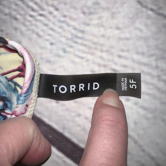 Torrid Swim Top Womens 5F Pink Floral Midkini Underwire Adjustble - Picture 7 of 8